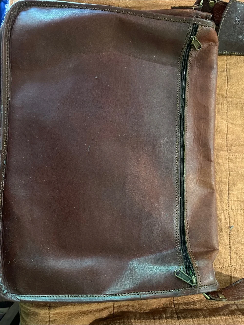 Leather Messenger Bag in Brown - Unbranded